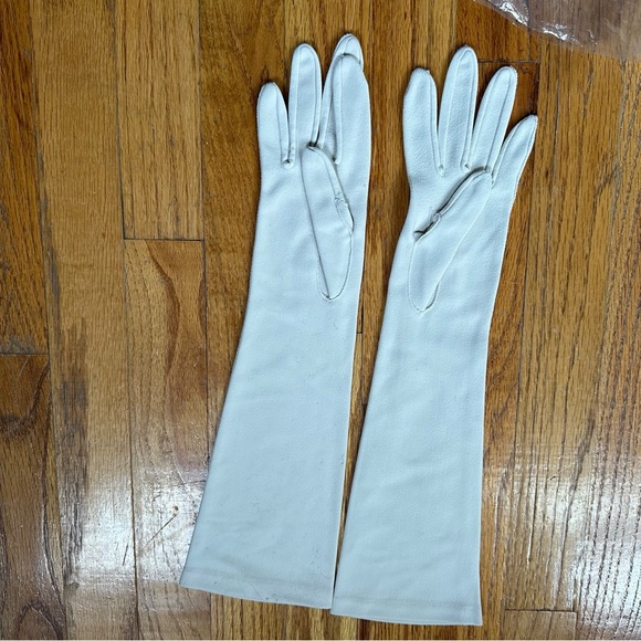 Three Pairs Vintage Gloves - Picture 2 of 4